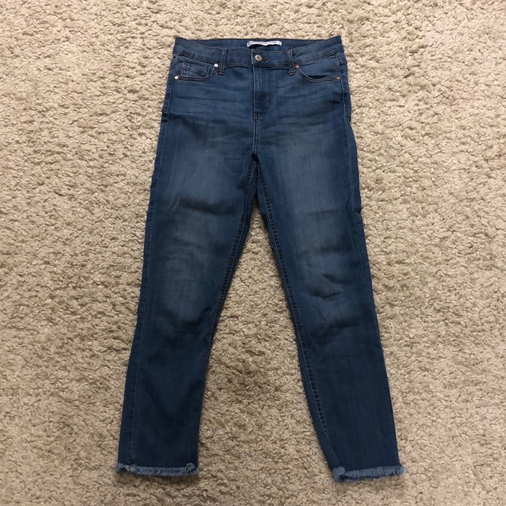 Cropped, high-waisted jeans